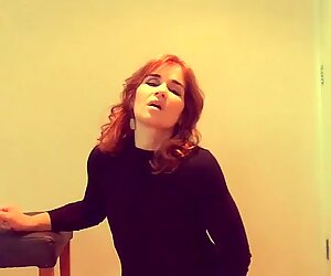 Lilithalgol masturbates while getting ready for work with high heel and lotion bottle: fan-requested