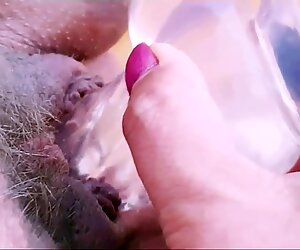 Haarige Muschi mit Dildo
