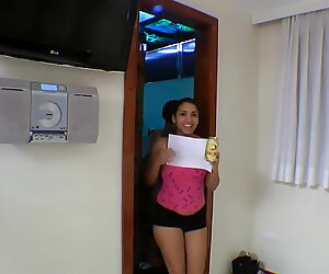 Fans Lick Their Idol'_s Gorgeous Ass - Lola got applause but she wants more