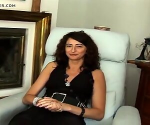 fely MILF debutante francaise durante launching - Red XXX