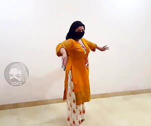 Gadi To Manga Dy Pakistani Mujra Dance Sexy Dance Mujra