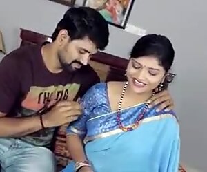 Telugu aunty sashi sizzling navel flash